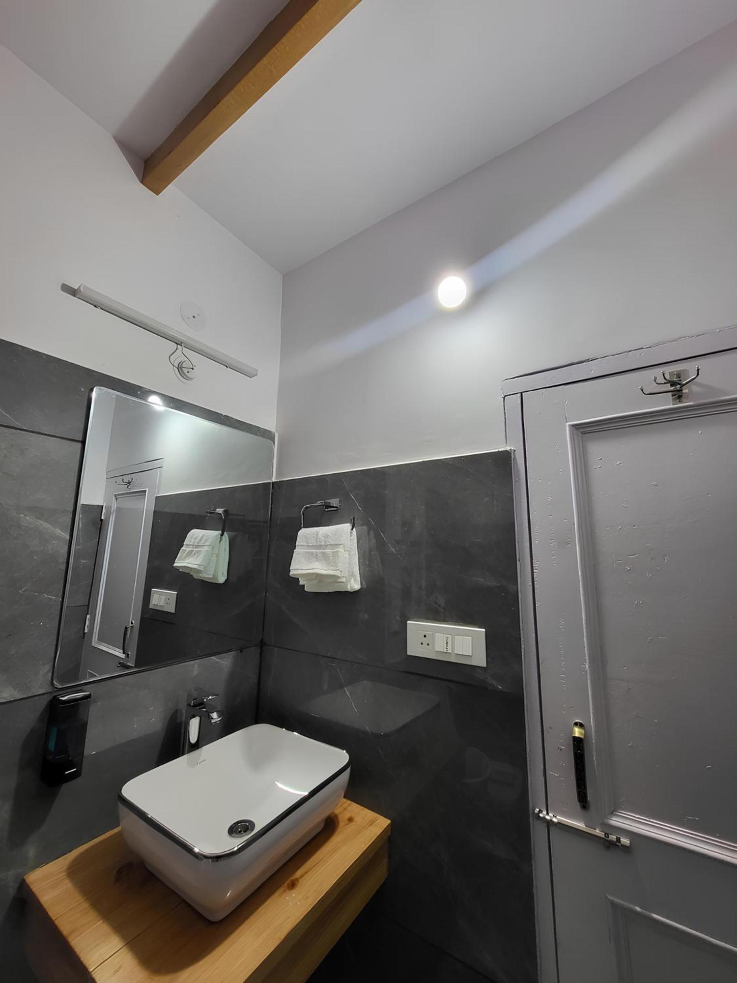 Rainbow Resorts Solan Zimmer foto